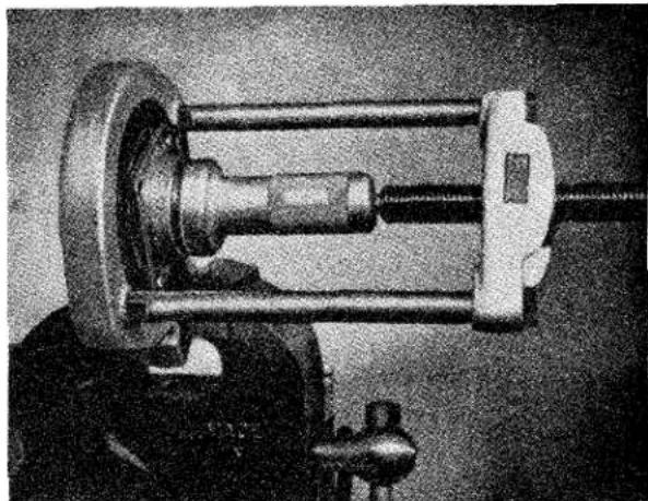 TRIUMPH TR2 (1953) - TO REPLACE AXLE SHAFT - 2
