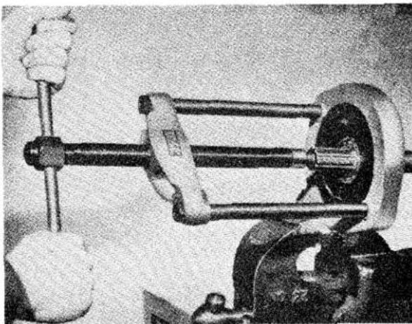 TRIUMPH TR2 (1953) - TO REPLACE AXLE SHAFT - 1