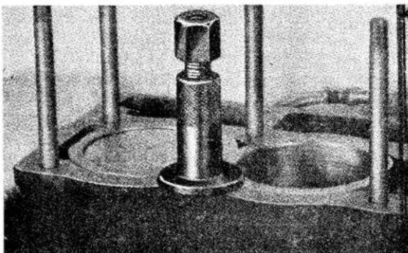 TRIUMPH TR2 (1953) - REFITTING CAMSHAFT - 1