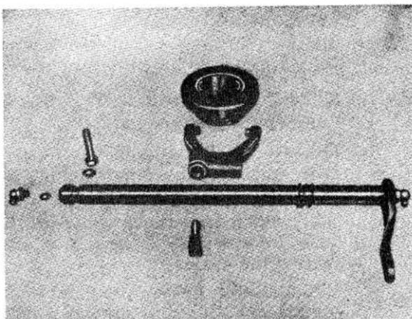 TRIUMPH TR2 (1953) - ASSEMBLY OF THE SLAVE CYLINDER - 1
