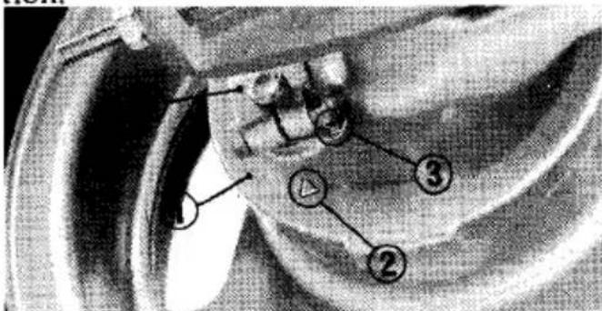 Technical diagram of a mechanical component with numbered parts and directional arrows indicating assembly or alignment.