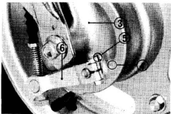 Technical diagram of a mechanical assembly with numbered components, likely for engineering or manufacturing documentation.