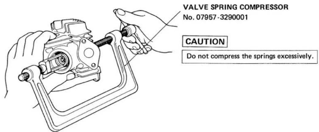 VALVE SPRING COMPRESSOR No. 07957-3290001 CAUTION Do not compress the springs excessively.