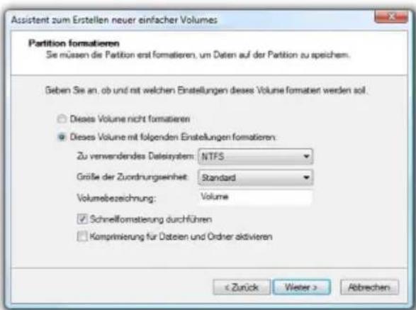 Assistent zum Erstellen neuer einfacher Volumes Partition formatieren Sie müssen die Partition erst formatieren, um Daten auf der Partition zu speichem. Geben Sie an. ob und mit welchen Einstellungen dieses Volume formatiert werden soll. ○ Dieses Volume nicht formatieren ● Dieses Volume mit folgenden Einstellungen formatieren: Zu verwendendes Deteisystem: NTFS Größe der Zuordnungseinheit: Standard Volumebezeichnung: Volume ✓ Schnellomaterung durchführen □ Komprimerung für Daten und Ordner aktivieren < Zurück Wieter > Abbrechen