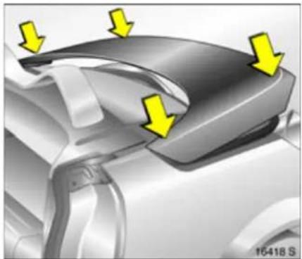 OPEL Tigra TwinTop (2009) - Öffnen mit der Taste unterhalb des Gepäckraumdeckels - 6