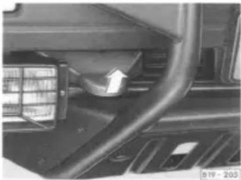 VOLKSWAGEN Golf Country (1990) - ABSCHLEPPÖSEN - 1