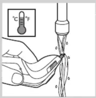 Diagram illustrating a medical procedure with temperature and force indicators, showing fluid flow from a bottle to a syringe.