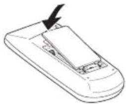 EIKI EK-100W - Einsetzen der Batterien in die Fernbedienung - 3