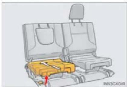 LEXUS GX 460 (2016) - ■ Folding down the third seats - 2