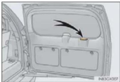 LEXUS GX 460 (2016) - When closing the back door - 1