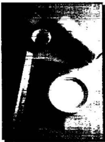 Abstrakte Schwarz-Weiß-Grafik mit geometrischen Formen und ohne sichtbaren Text oder Symbole.