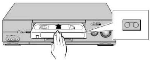 HITACHI VT-FX960E - Einsetzen der Cassette - 1