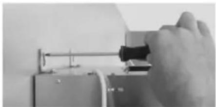 AMICA KH 17180 E - E) Einschrauben der Einstellschraube "C" (siehe: Montageschablone - Abb. - 2