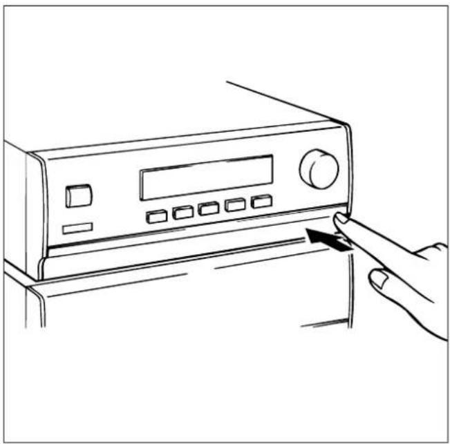 YAMAHA CC-50 - OPEN/CLOSE THE CONTROL DOOR - 1