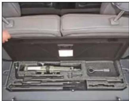 Tata Hexa (2017) - Tool kit - 2