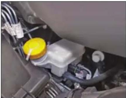 Tata Hexa (2017) - Brake Fluid Level - 1