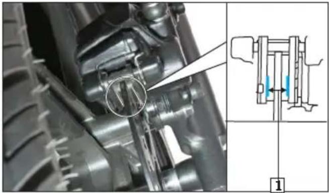HERO Passion Xtec (2022) - Front brake inspection (Disc variant) Master Cylinder/Reservoir. - 3