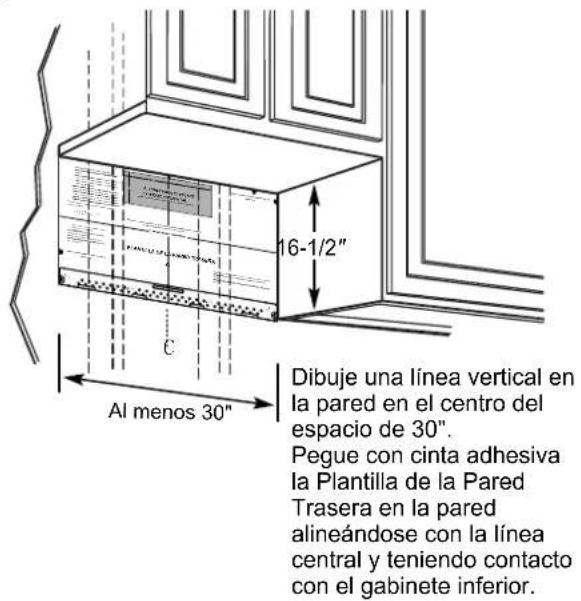 16-1/2" Al menos 30" Dibuje una línea vertical en la pared en el centro del espacio de 30". Pegue con cinta adhesiva la Plantilla de la Pared Trasera en la pared alineándose con la línea central y teniendo contacto con el gabinete inferior.