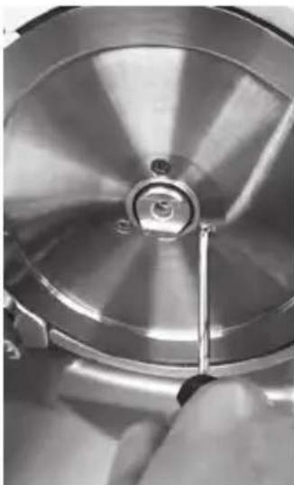Chef's Choice Model 672 - Removing and Cleaning the Blade - 4