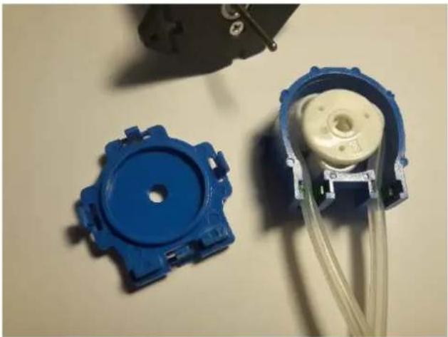 VELLEMAN VMA447 - Replacing the Silicon Tube - 3