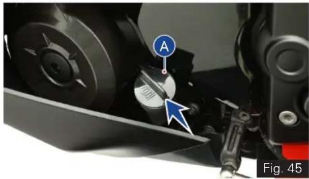 TVS Apache RR 310 BTO - Engine Oil Level - 1