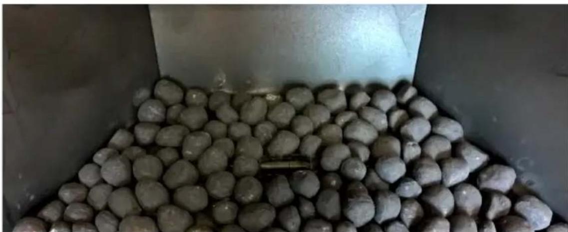Escea DFS740 - E13 Coal Fuelbed Installation - 1