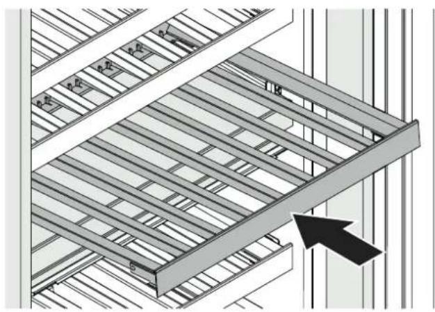 LIEBHERR EWPh 9670 - Inserting the serving shelf - 2