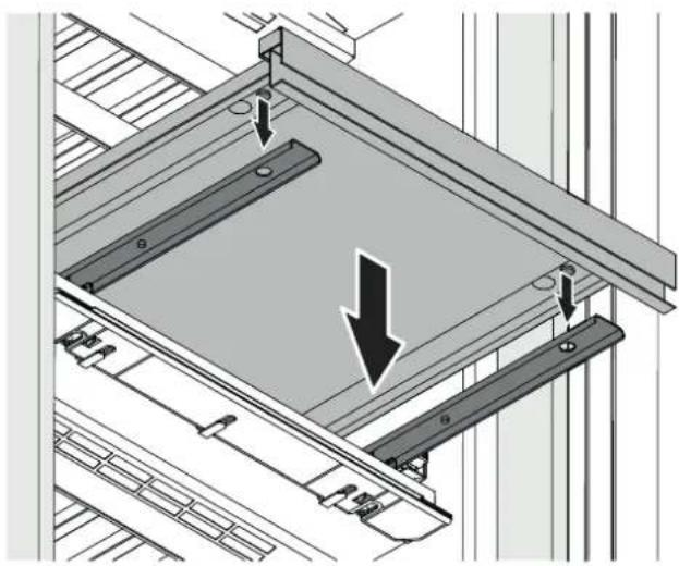 LIEBHERR EWPh 9670 - Inserting the serving shelf - 1