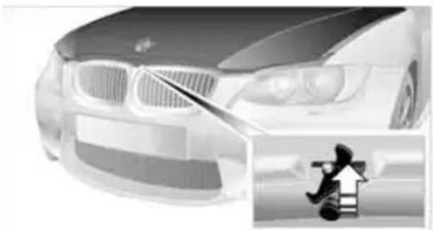 BMW M3 Sedan (2009) - Hood - 2