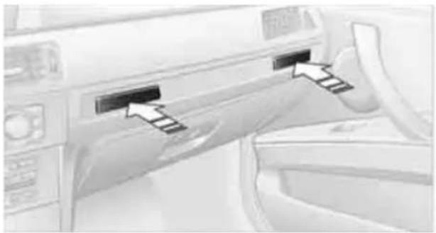 BMW M3 Sedan (2009) - Cup holders - 2