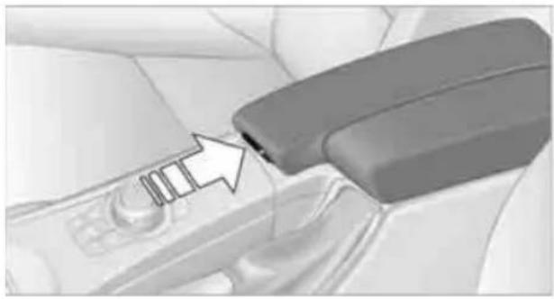 BMW M3 Sedan (2009) - Storage compartment - 1