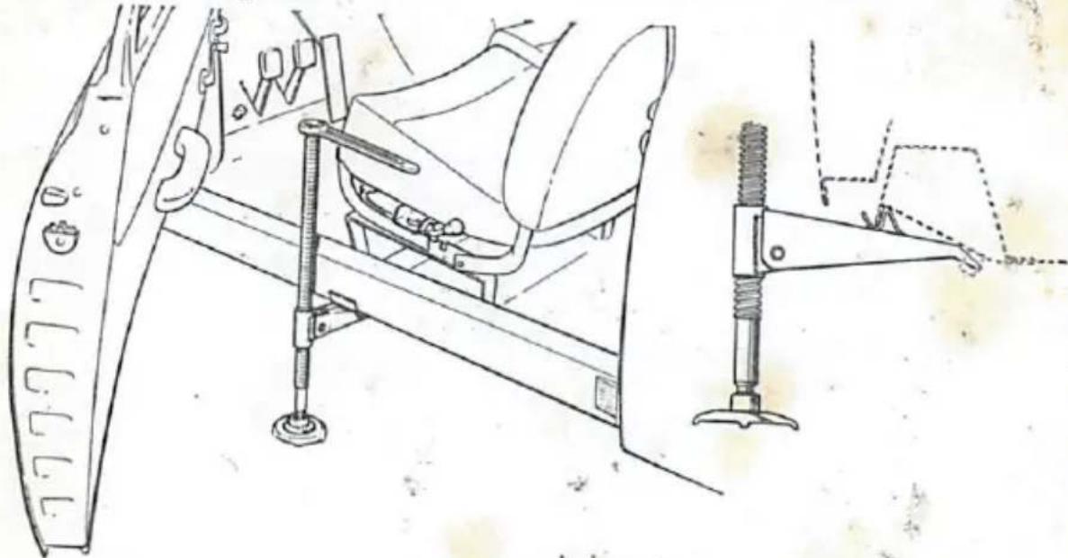SAAB 95 (1961) - Jack and Spare Wheel - 1