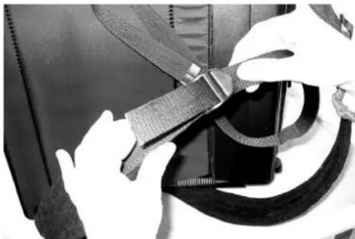 ROLAND FR-3B - Attaching the straps - 5