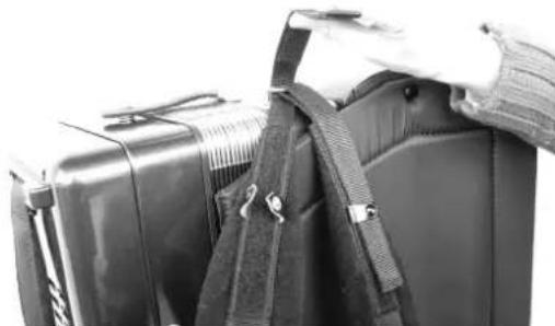 ROLAND FR-3B - Attaching the straps - 1