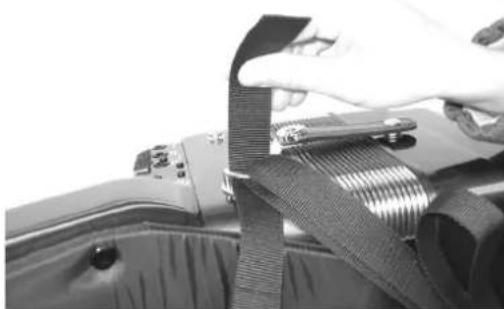 ROLAND FR-3B - Attaching the straps - 4