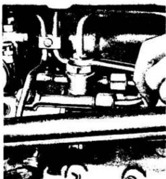 Perkins T6.354MGT - BLEEDING THE FUEL SYSTEM - 10