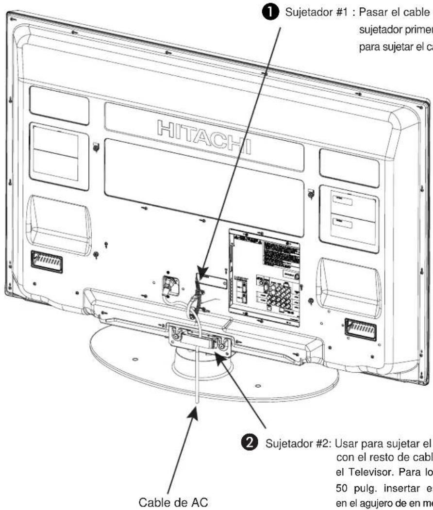 Sujetador #1 : Pasar el cable sujetador primer para sujetar el ca HITACHI ① ② Sujetador #2: Usar para sujetar el con el resto de cabl el Televisor. Para lo 50 pulg. insertar es en el agujero de en me Cable de AC