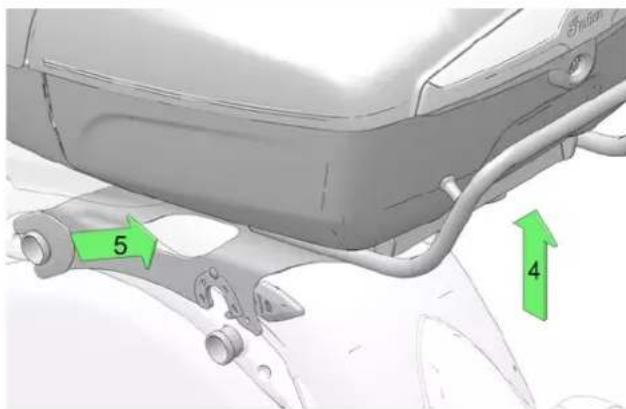 Indian Roadmaster Classic (2017) - INSTRUMENTS, FEATURES AND CONTROLS - 2