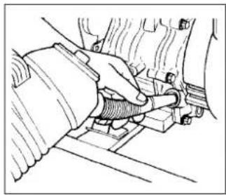 HITACHI E24SC - ENGINE OIL CHANGE - 2