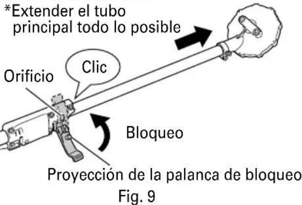 *Extender el tubo principal todo lo posible Orificio Clic Bloqueo Proyección de la palanca de bloqueo Fig. 9