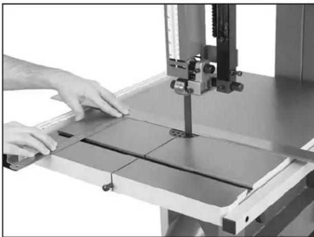 Grizzly G0555P - To align the table to the blade: - 1