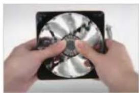 ENERMAX T.B.Silence - ■ Reattaching the fan blades: - 1