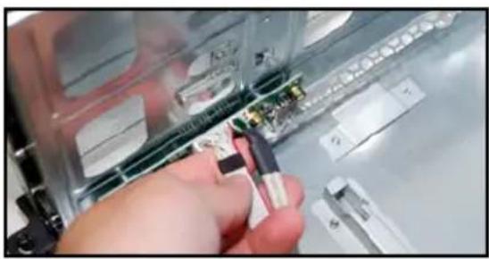 ASUS RS120-E5/PA4 - 打开机箱前半部上盖 - 4