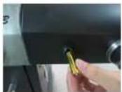 MASPORT Equip - INSERTING/CHANGING THE BATTERY - 1