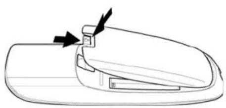 OPTOMA HD7100 - Inserting the Batteries - 4