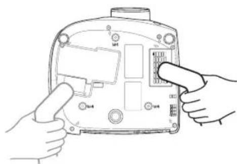 OPTOMA HD7100 - Cleaning the Ventilative Holes - 3