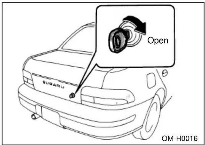 SUBARU Impreza Outback Sport (2001) - ▼To open and close the trunk lid from outside - 1
