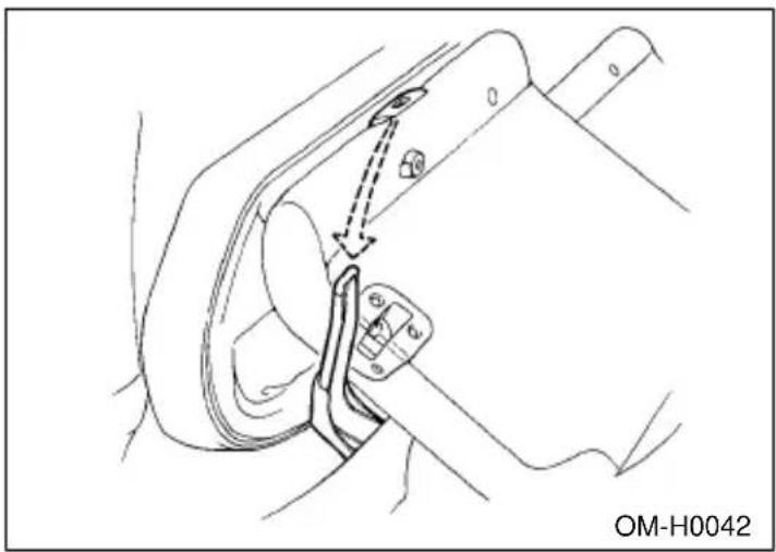 SUBARU Impreza Outback Sport (2001) - ▼Folding down the seat cushion and seatback - 3