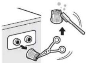 Diagram illustrating a cleaning or cleaning process with labeled components and directional arrows indicating steps.