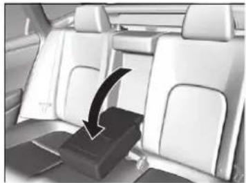 Honda Clarity Electric (2018) - Using the Rear Seat Armrest - 1
